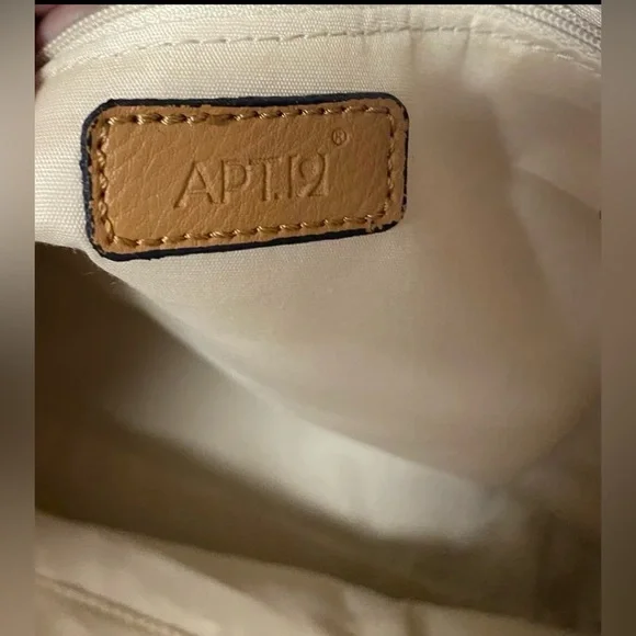 Apt 9 multi-pocket tote. - Picture 4 of 6